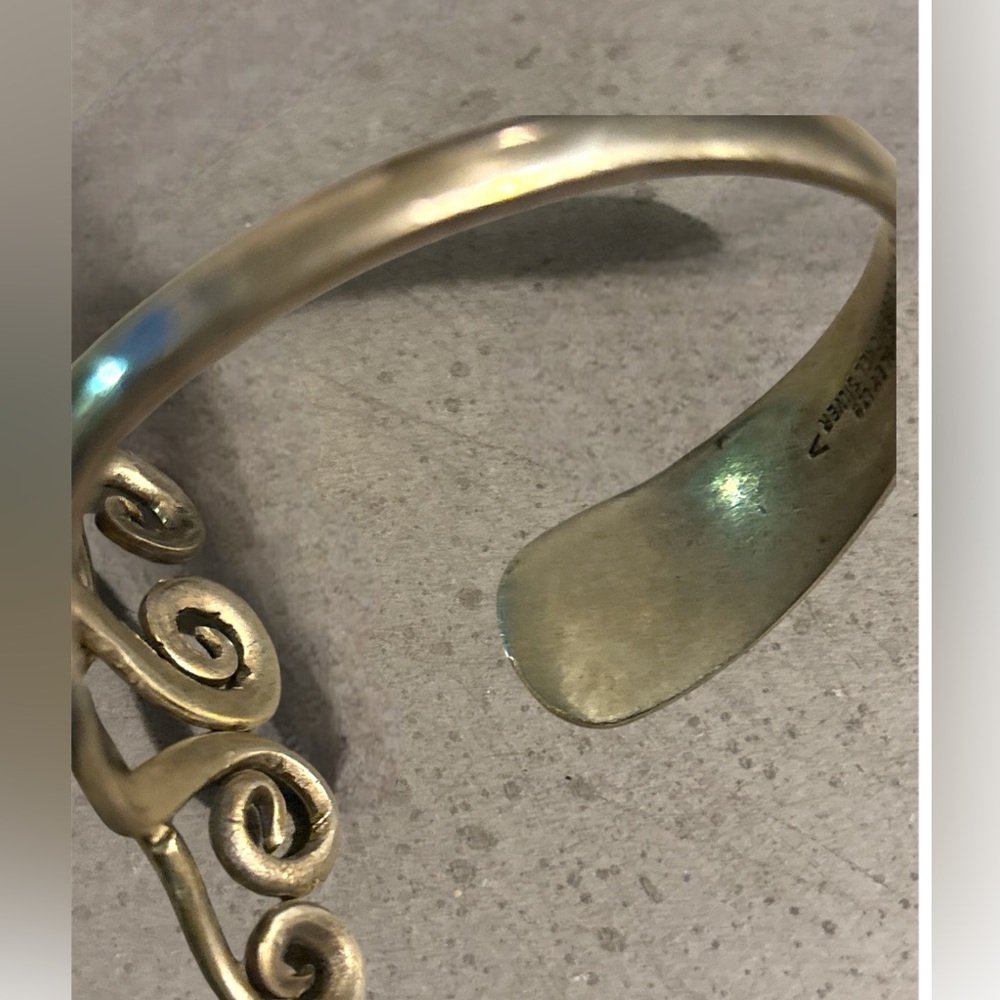 Elegant Silver Swirl Design Bangle Bracelet - Picture 7 of 11